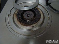 燃气灶不出气也没有火花？首先该检查这个地方