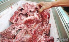 肉放冰箱里有味怎么办？这样处理一举二得