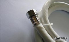 洗衣机进水管漏水，找到漏水的原因再想办法
