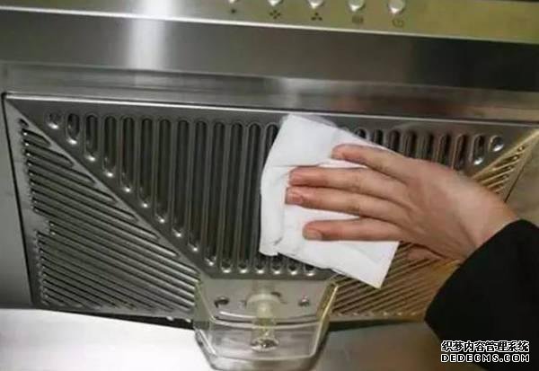 如何快速清洗油烟机，故障处理油污烦恼