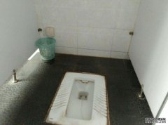 蹲式厕所堵了怎么办？有没有试试这些方法