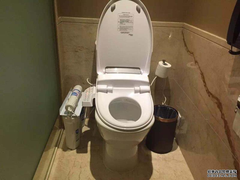 马桶冲水没劲怎样调