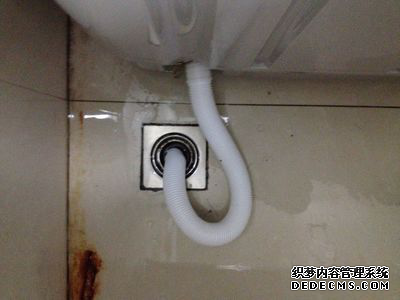洗衣机水管怎么接