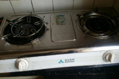 修燃气灶打不着火